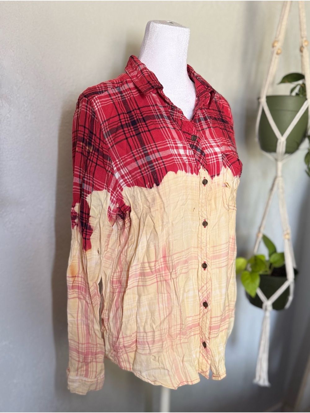 Universal Thread Bleached & Distressed Button Down L - Picture 2 of 9